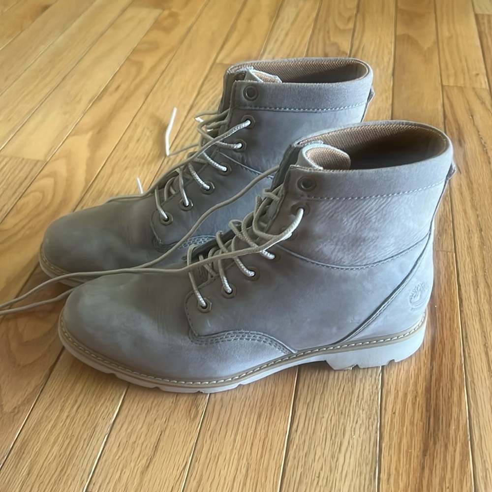 Women’s Gray Timberland Boots Size 7